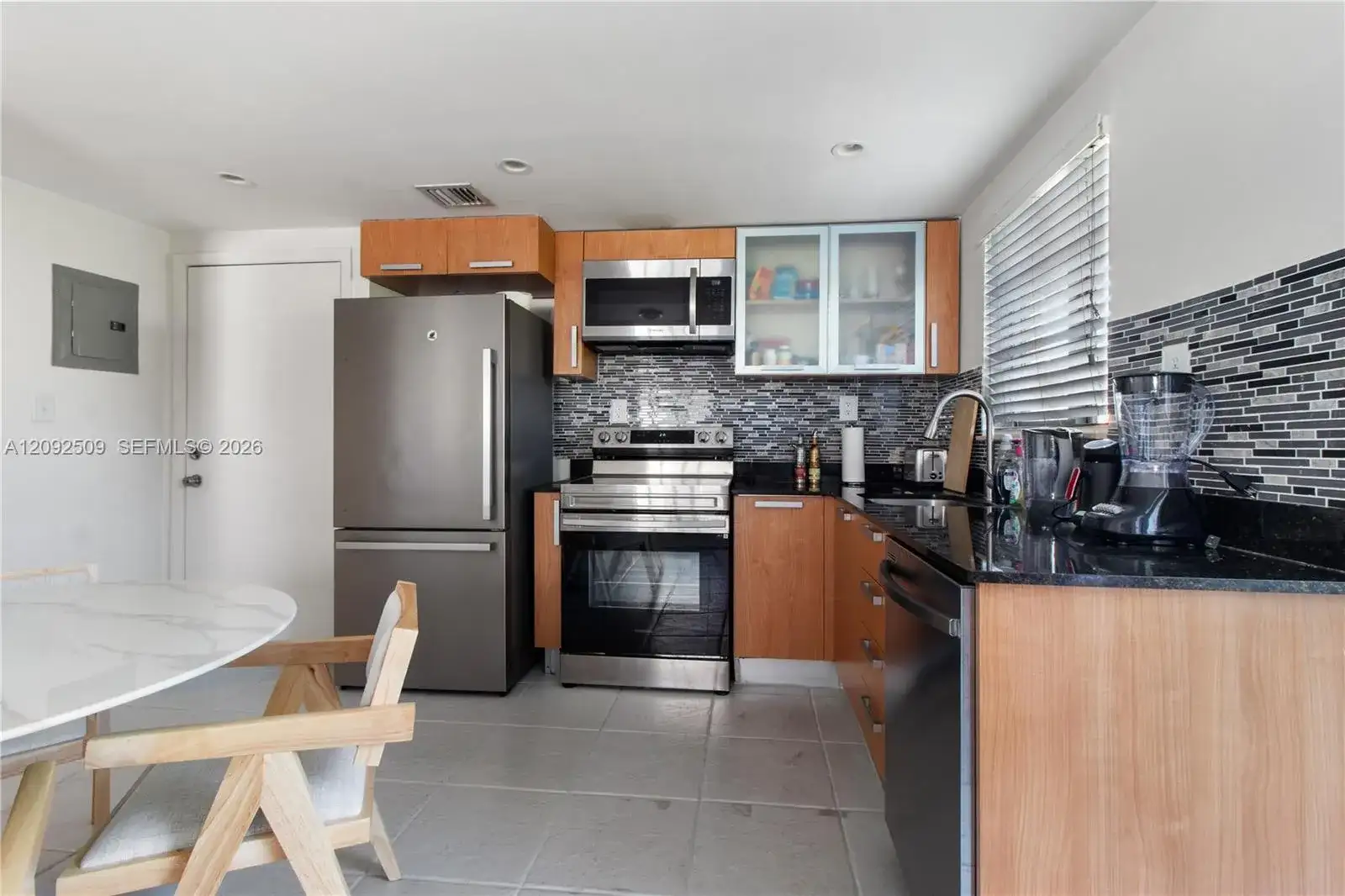 1050 7th St # 3, Miami Beach FL 33139 photo 4
