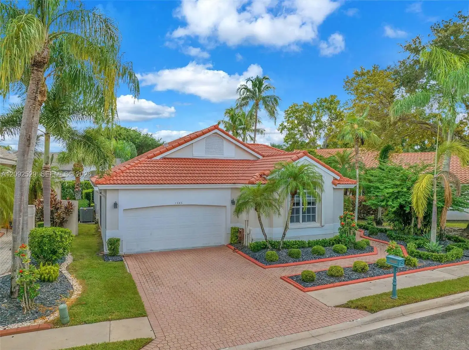 1545 W Lacosta Dr W, Pembroke Pines FL 33027 photo 2