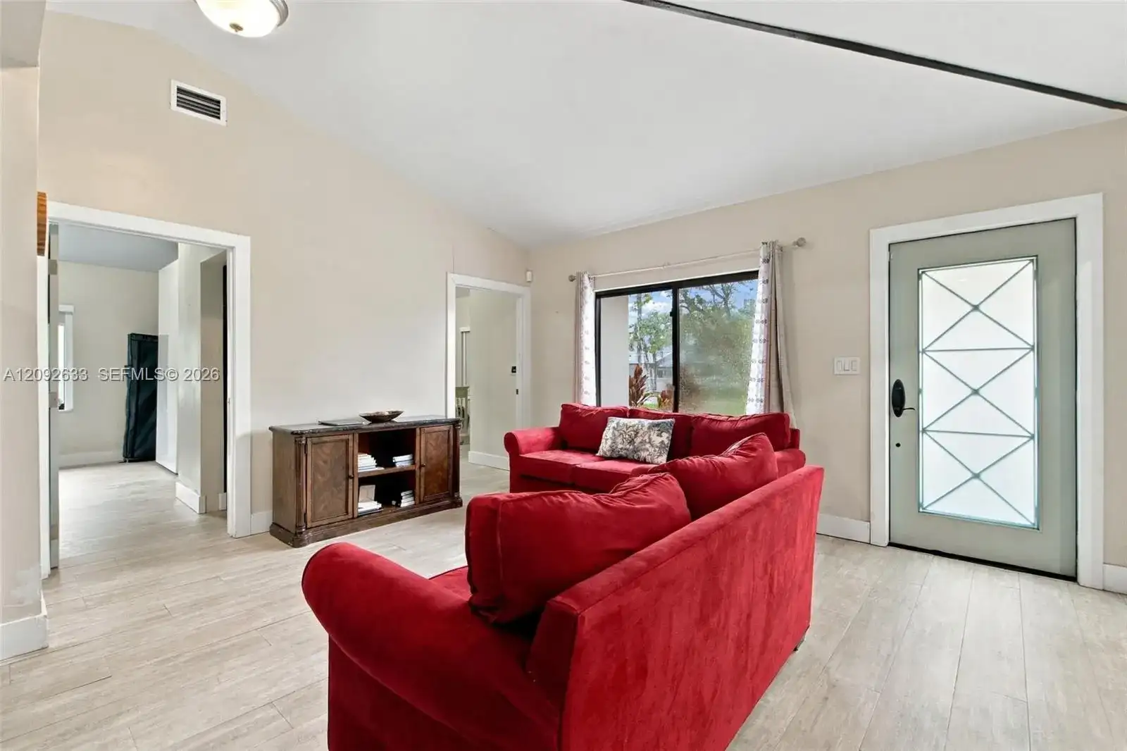 565 East Dr, Miami Springs FL 33166 photo 4