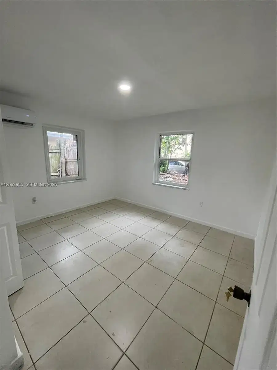 13845 NW 6th Ave, North Miami FL 33168 photo 5