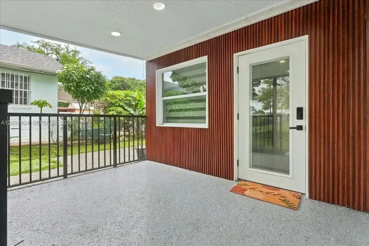 2388 NW 33rd St, Miami FL 33142 photo 4