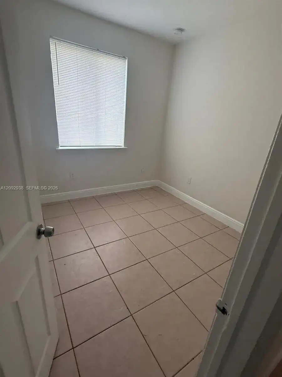 372 SW 2nd St, Florida City FL 33034 photo 5