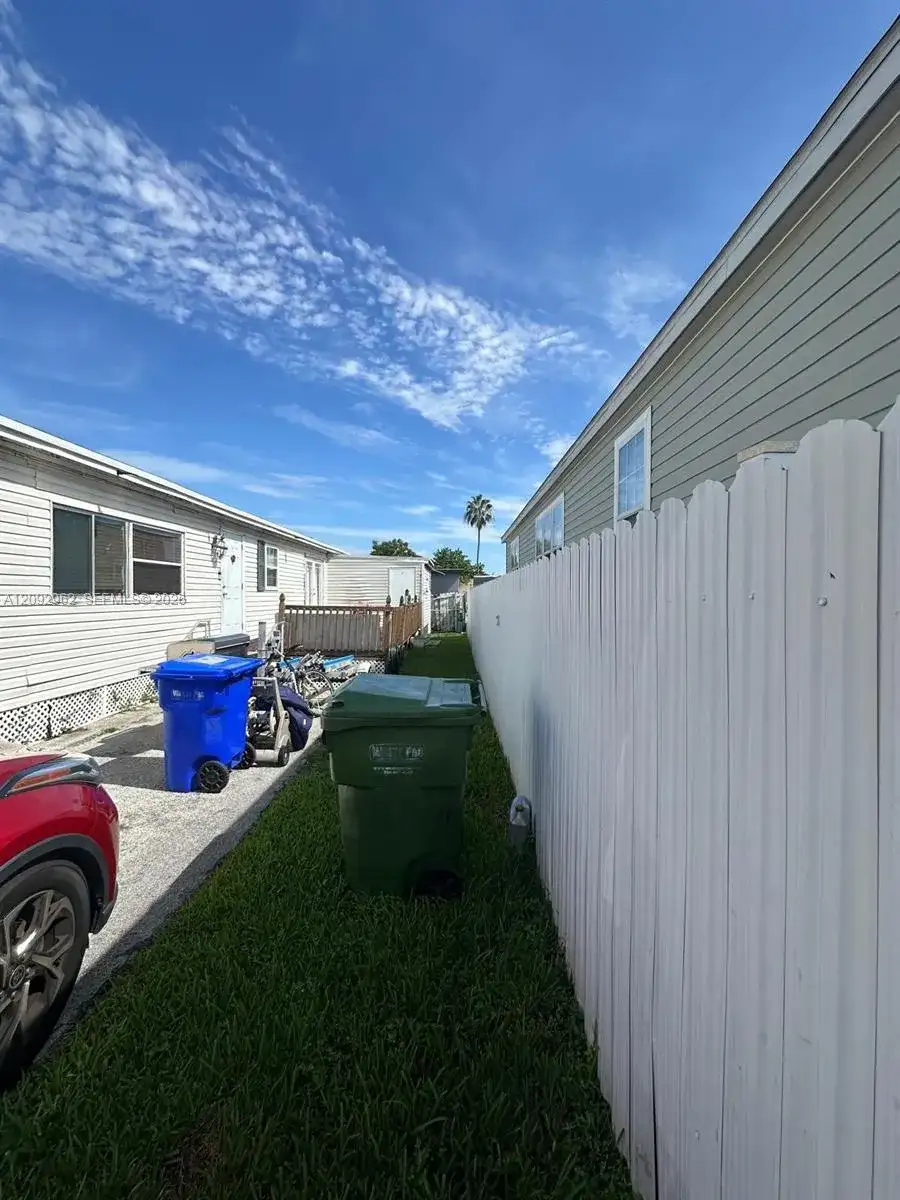 21551 NW 3rd Pl, Pembroke Pines FL 33029 photo 2