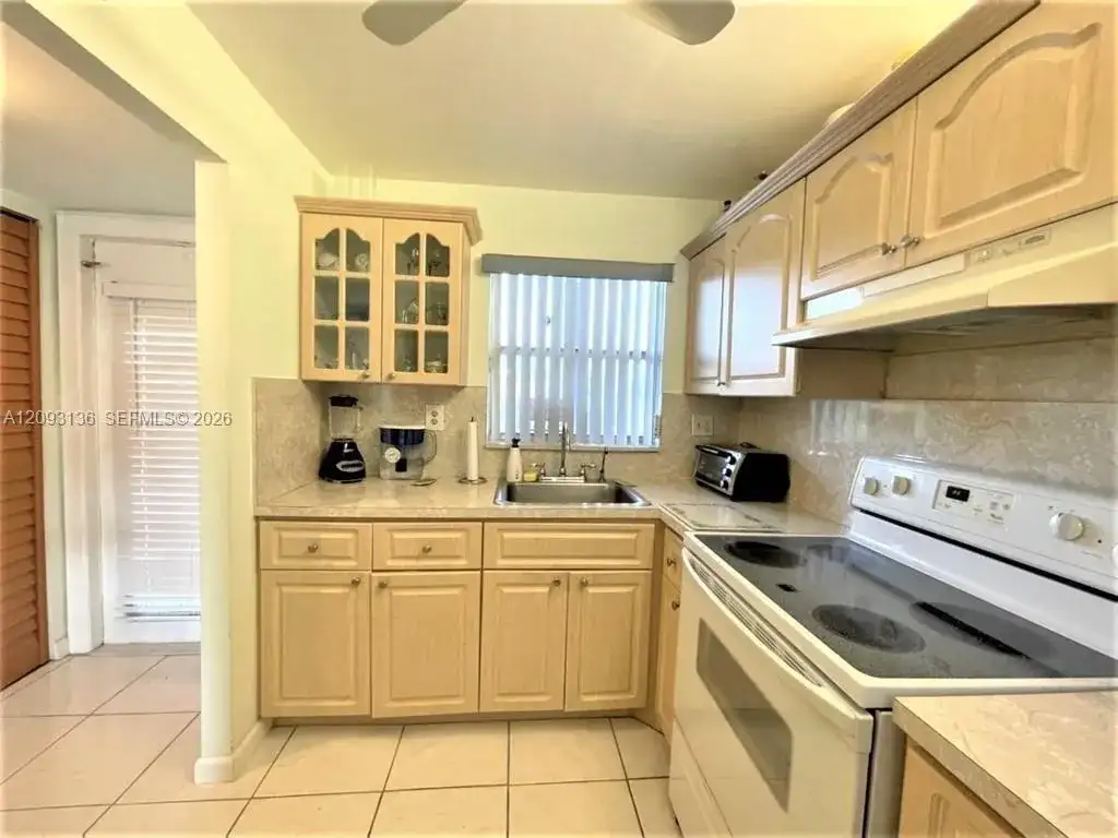 9900 Sunrise Lakes Blvd # 210, Sunrise FL 33322 photo 5