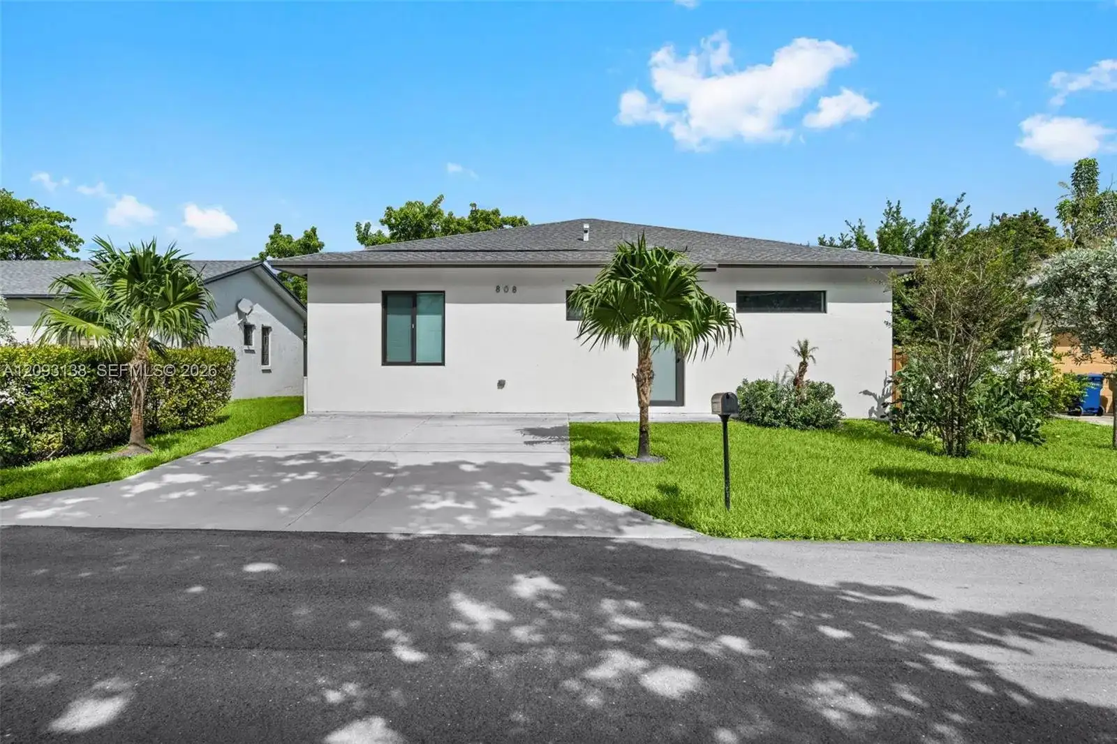 808 NW 5th Ter, Hallandale Beach FL 33009 photo 2