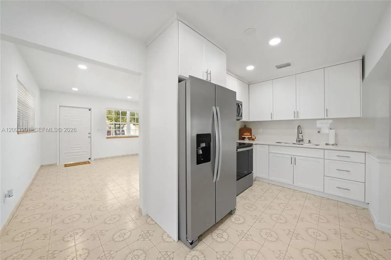1250 W 34th St, Hialeah FL 33012 photo 4