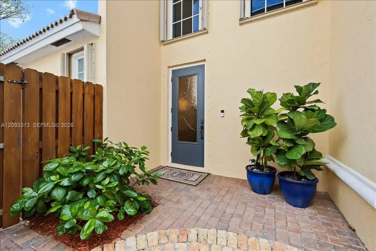 1241 Grant St, Hollywood FL 33019 photo 3
