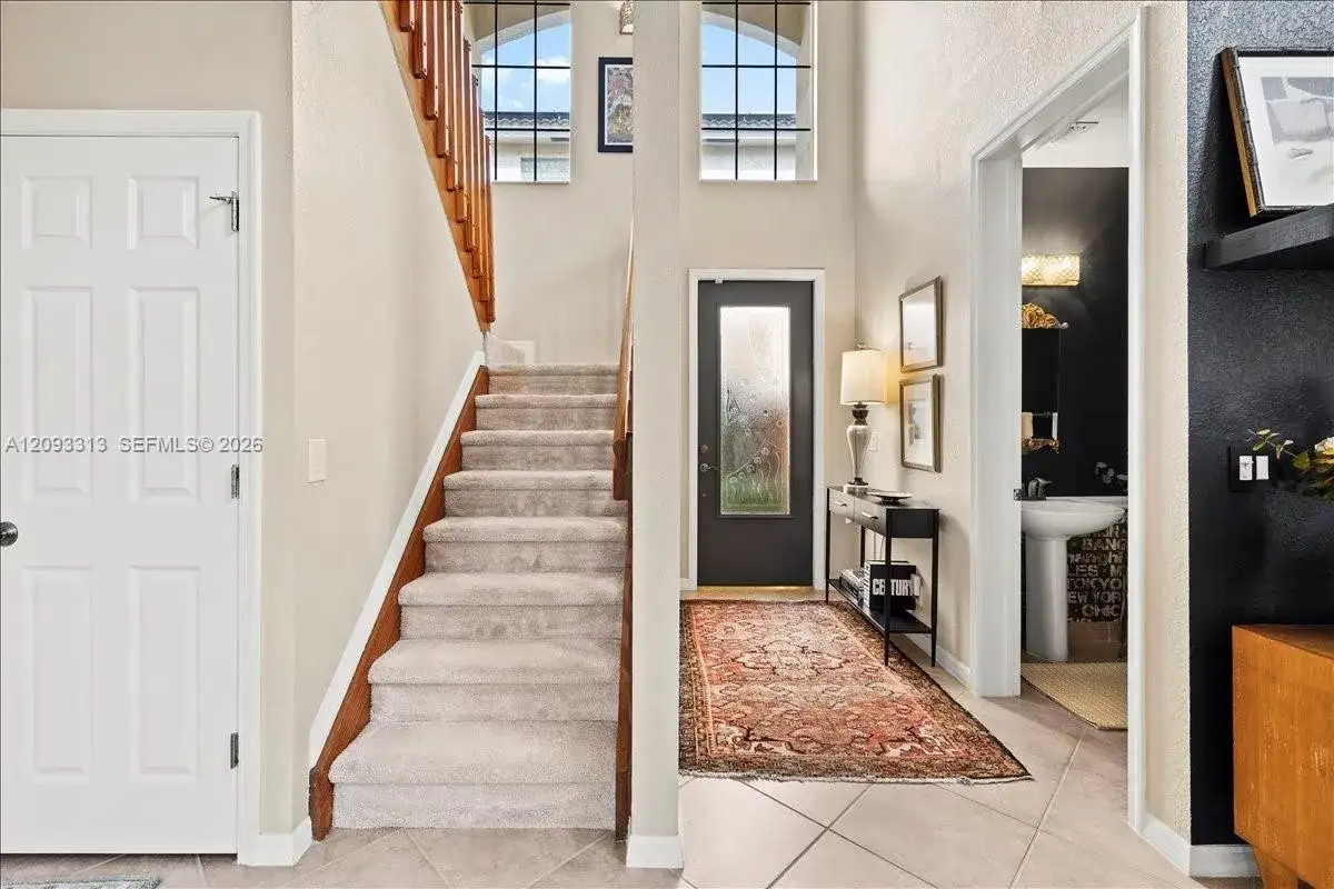 1241 Grant St, Hollywood FL 33019 photo 4