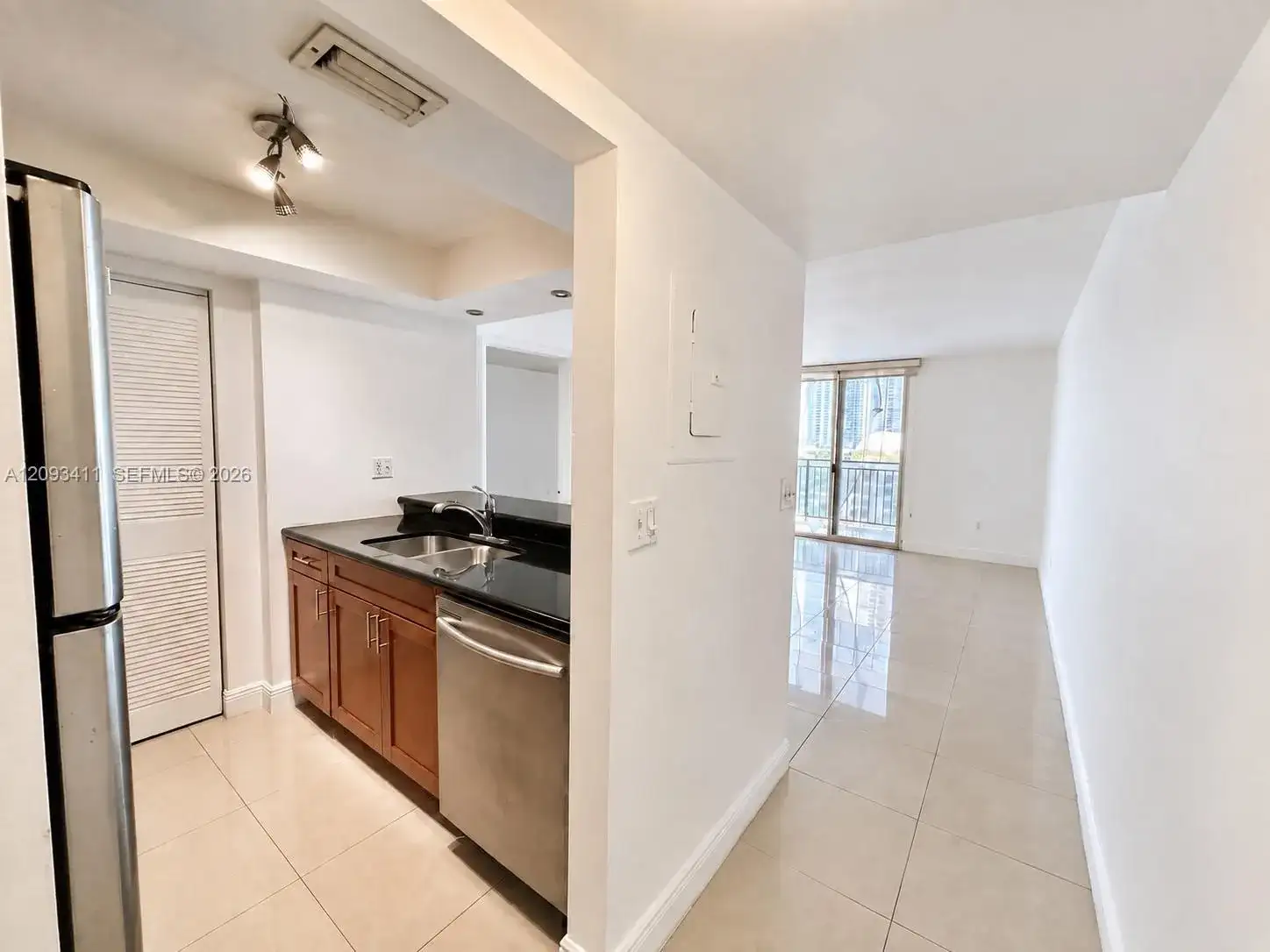 850 N Miami Ave # 2002, Miami FL 33136 photo 2