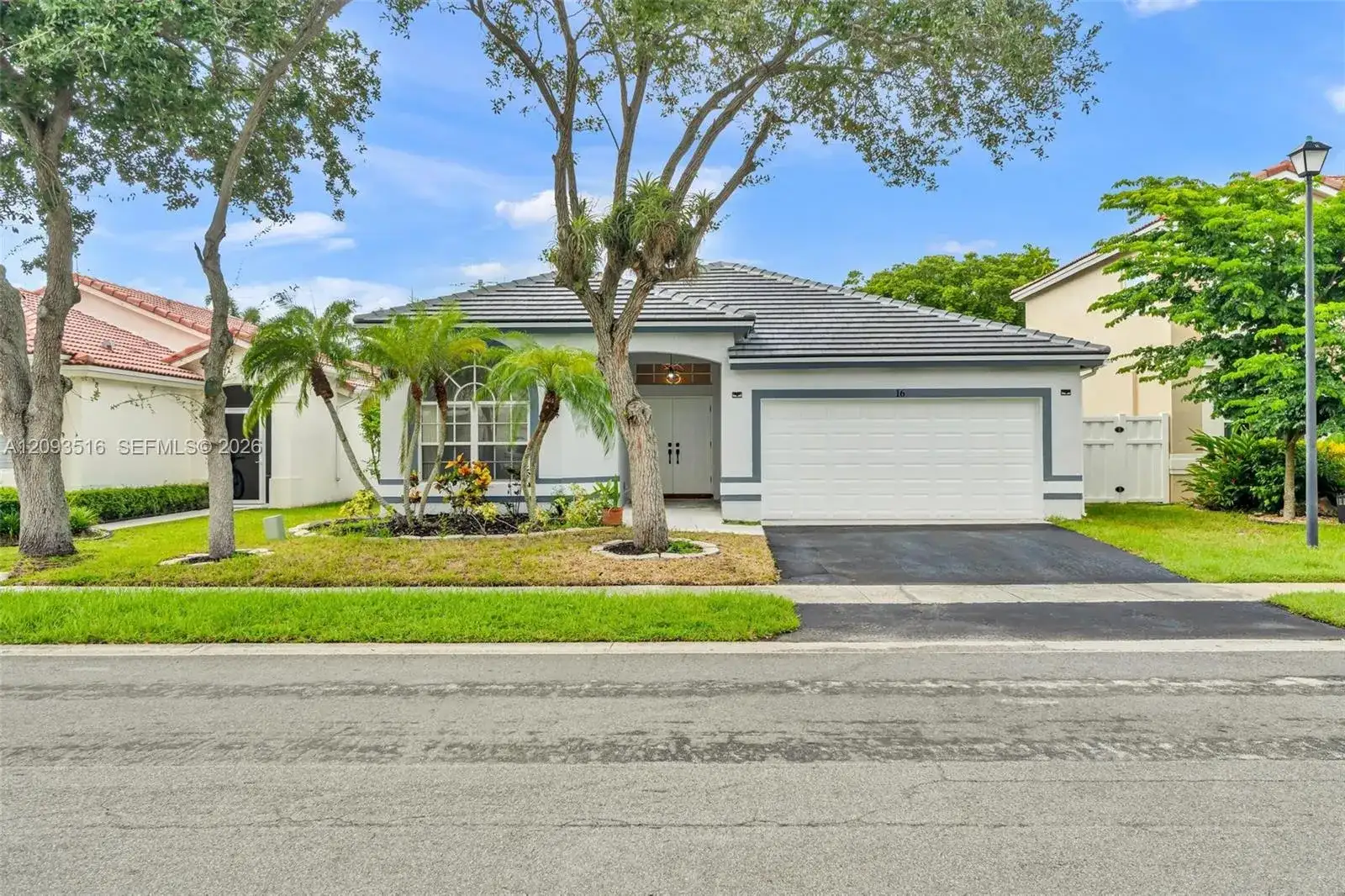 16 Gables Blvd, Weston FL 33326 photo 2