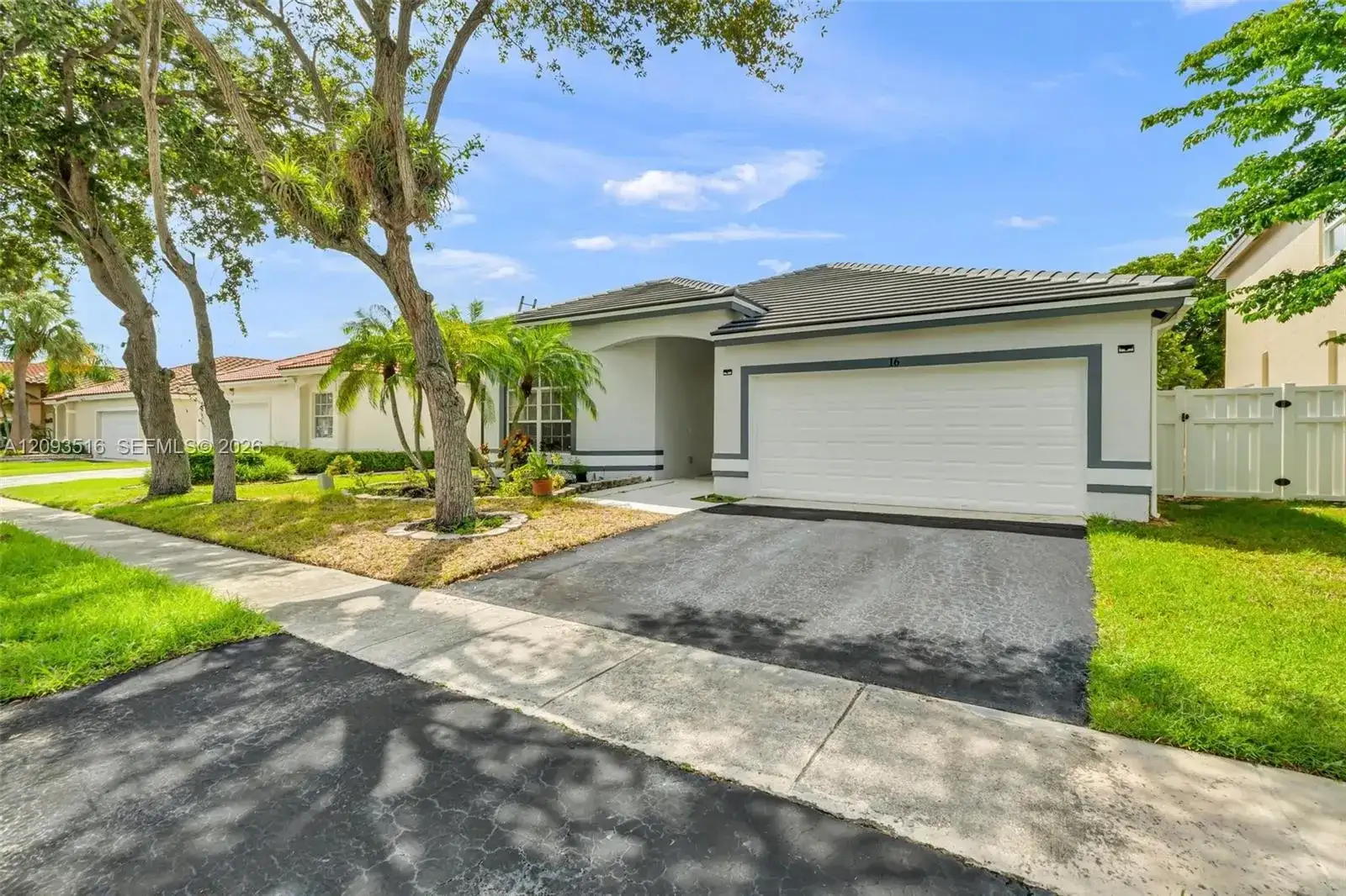 16 Gables Blvd, Weston FL 33326 photo 3