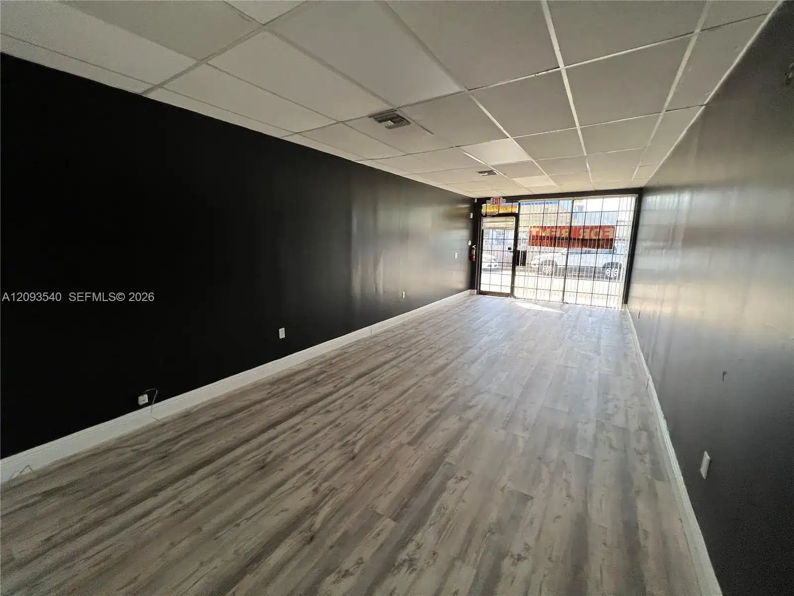 10527 SW 40th St, Miami FL 33165 photo 4