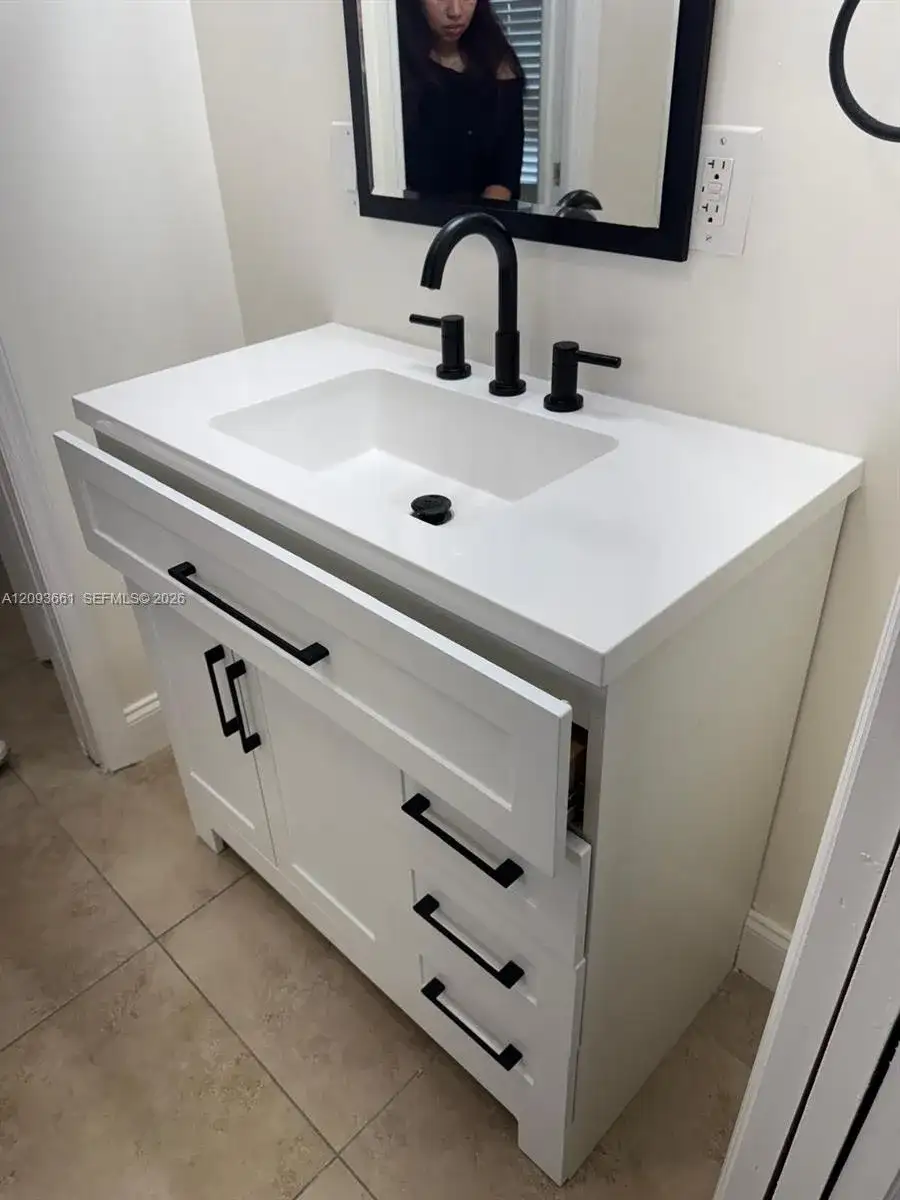 1129 SW 10th St, Miami FL 33130 photo 3