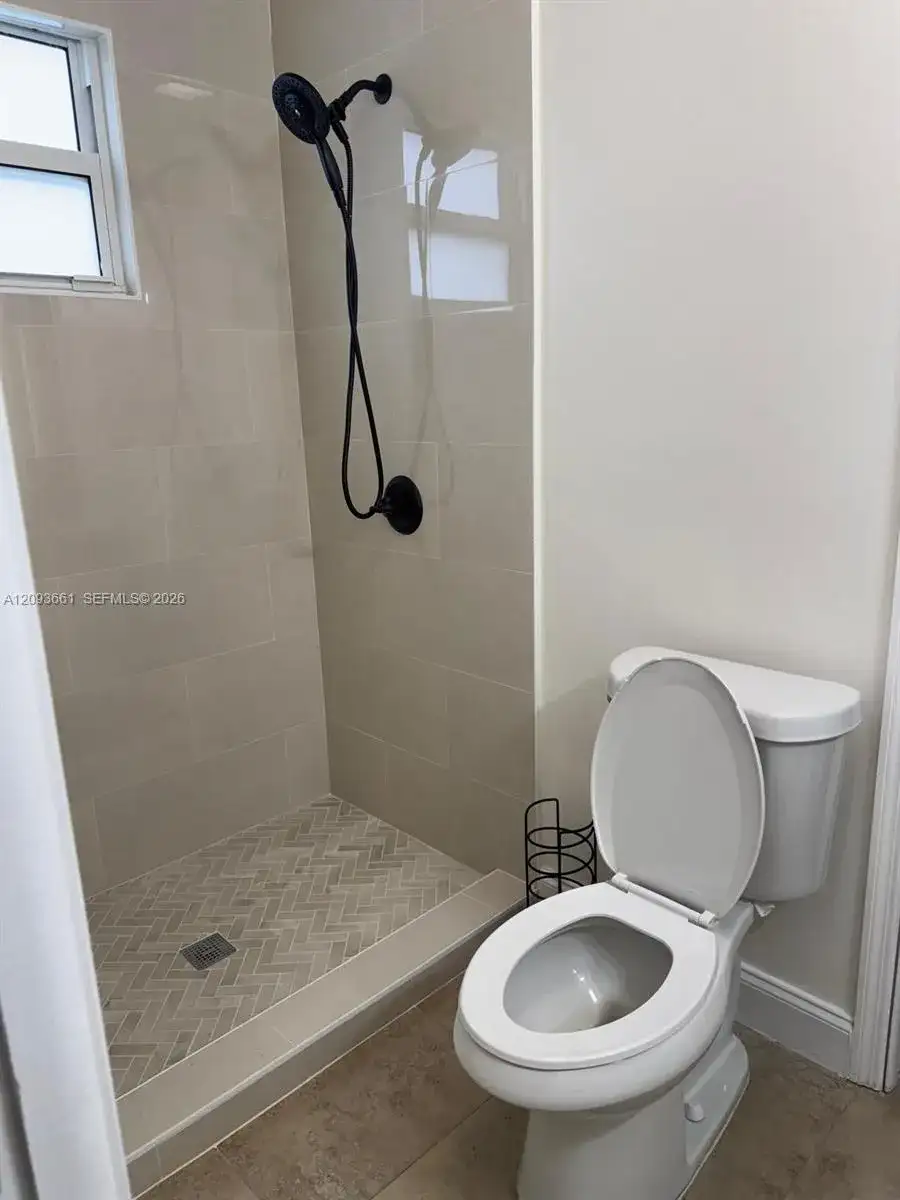 1129 SW 10th St, Miami FL 33130 photo 4