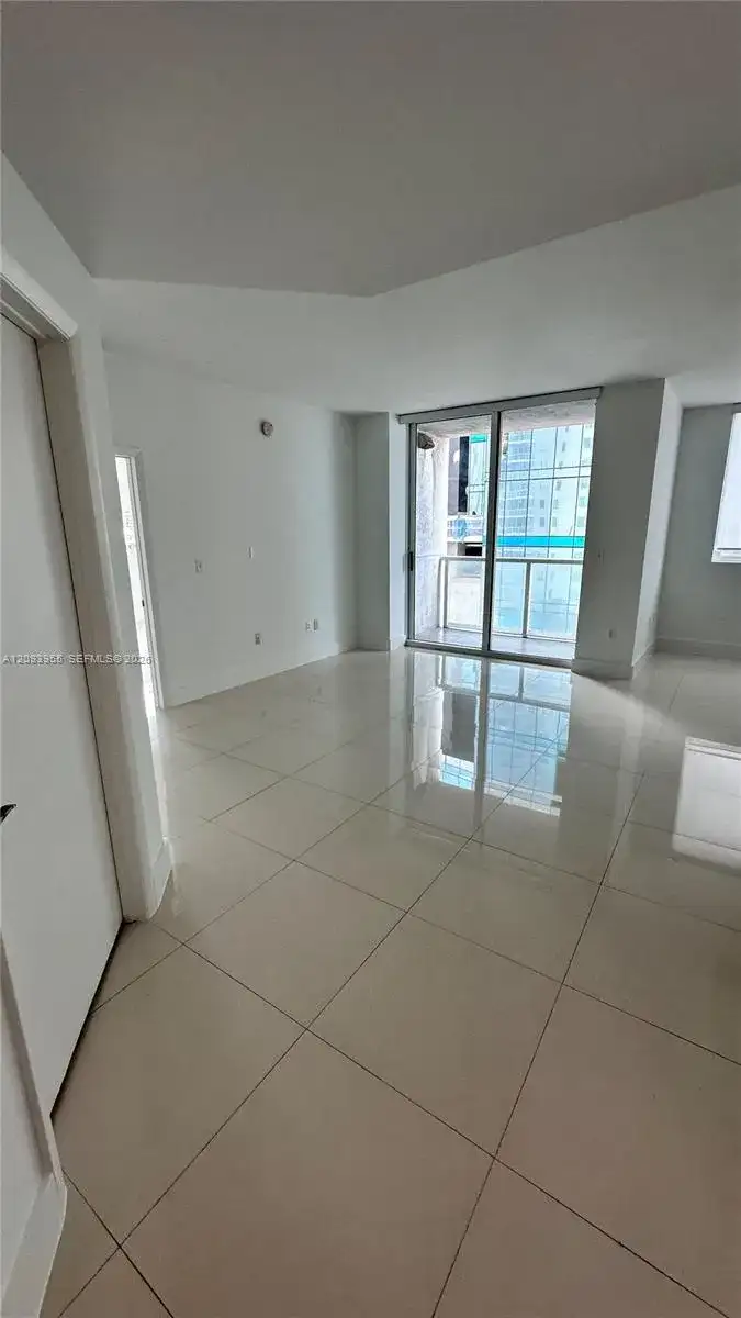 244 Biscayne Blvd # 1608, Miami FL 33132 photo 2