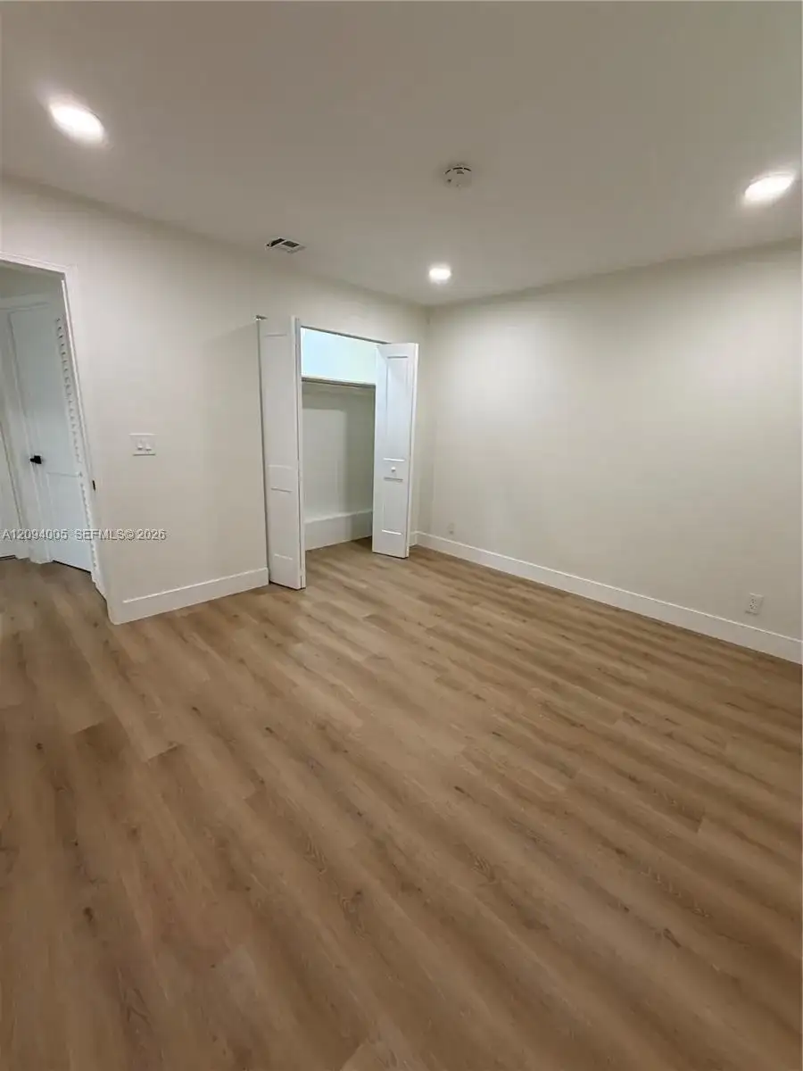 708 SW 7th Ave, Hallandale Beach FL 33009 photo 4