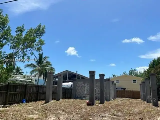 971 Valencia Rd, Key Largo FL 33037 photo 2