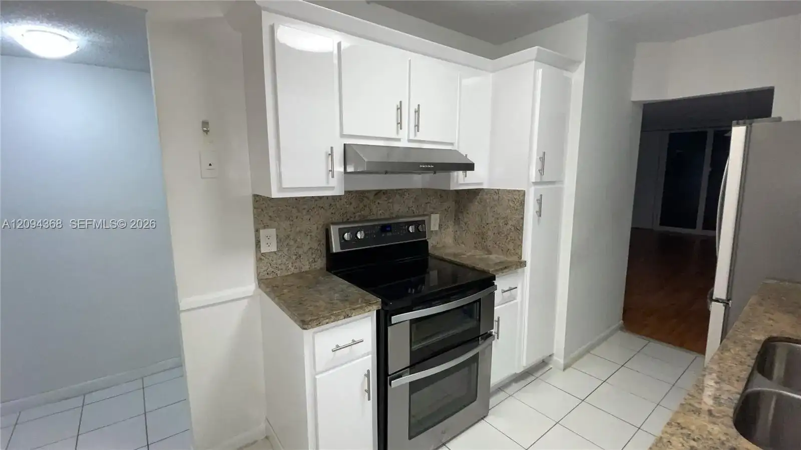 250 Jacaranda Dr # 305, Plantation FL 33324 photo 2