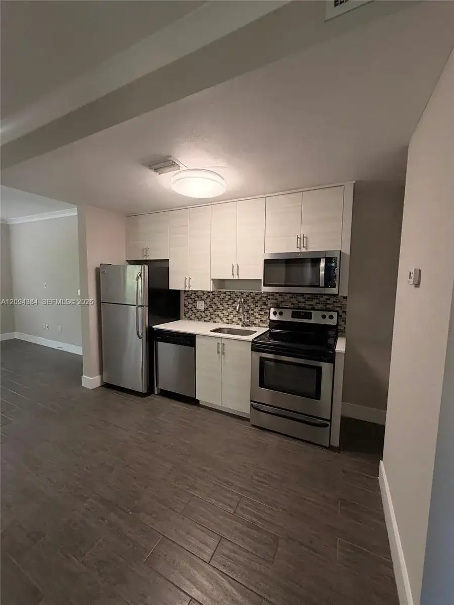 115 Menores Ave # 8, Coral Gables FL 33134 photo 2