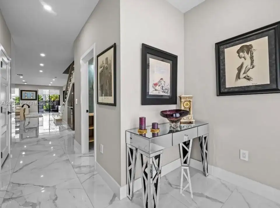 307 SW 10th St, Fort Lauderdale FL 33315 photo 3