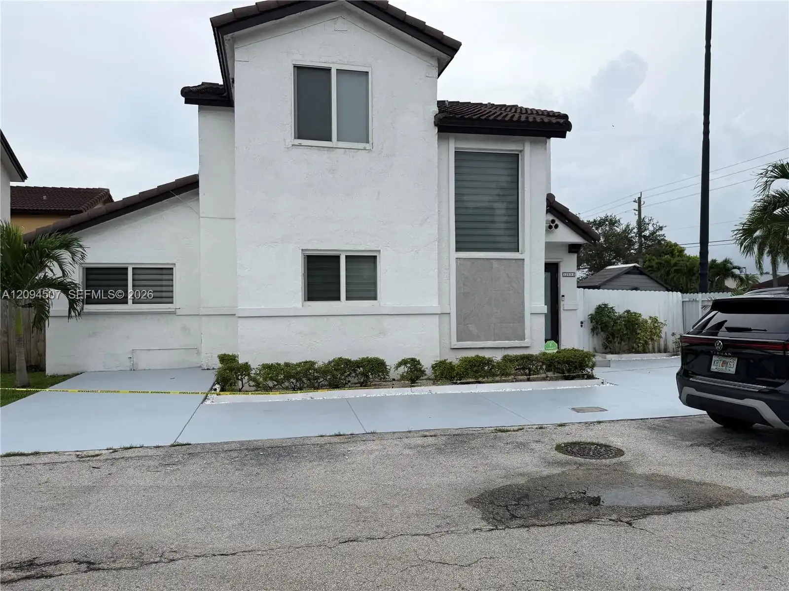 12694 NW 8th Trl, Miami FL 33182 photo 2
