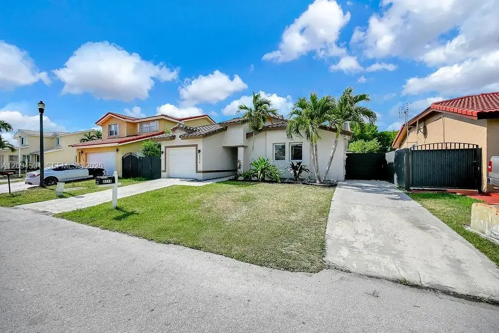 8574 SW 211th Ter, Cutler Bay FL 33189 photo 3