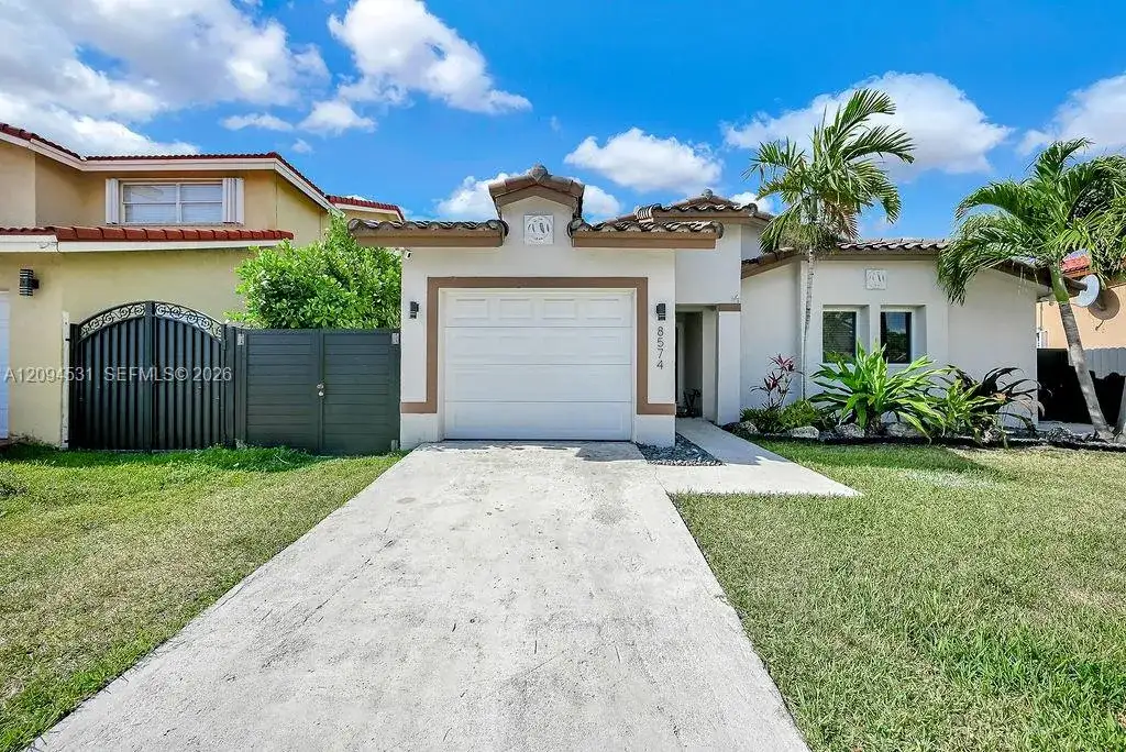 8574 SW 211th Ter, Cutler Bay FL 33189 photo 4
