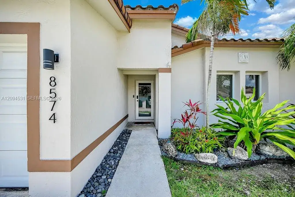 8574 SW 211th Ter, Cutler Bay FL 33189 photo 5