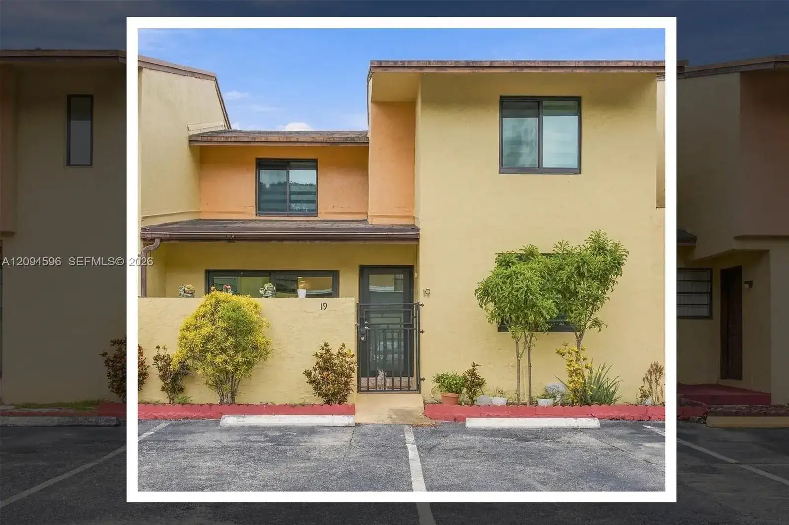 9670 Fontainebleau Blvd # 19, Miami FL 33172 photo 2