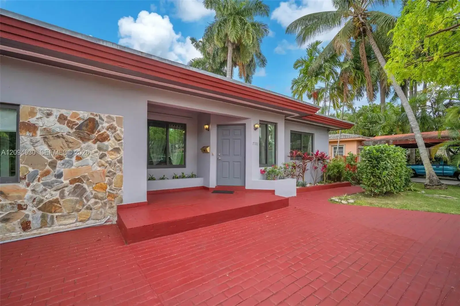 7701 Center Bay Dr, North Bay Village FL 33141 photo 2