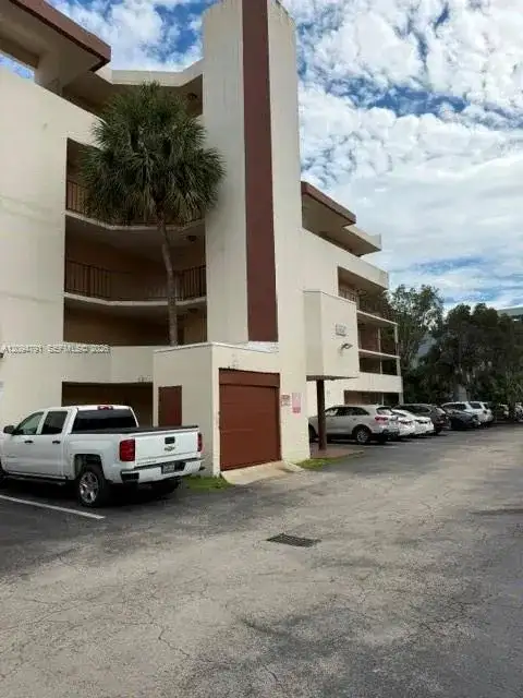 8840 Fontainebleau Blvd # 303, Miami FL 33172 photo 3