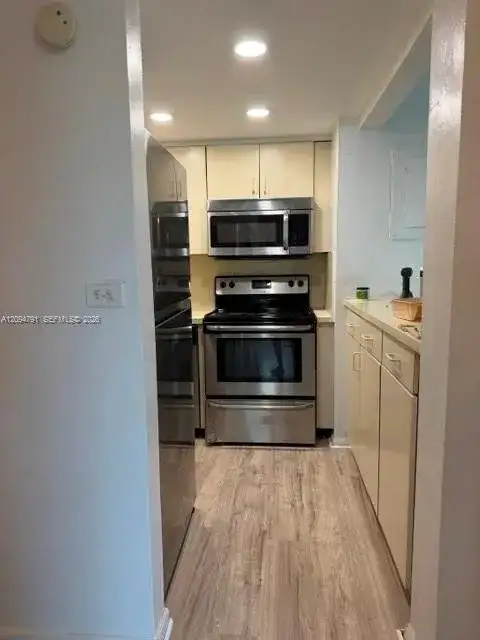8840 Fontainebleau Blvd # 303, Miami FL 33172 photo 5