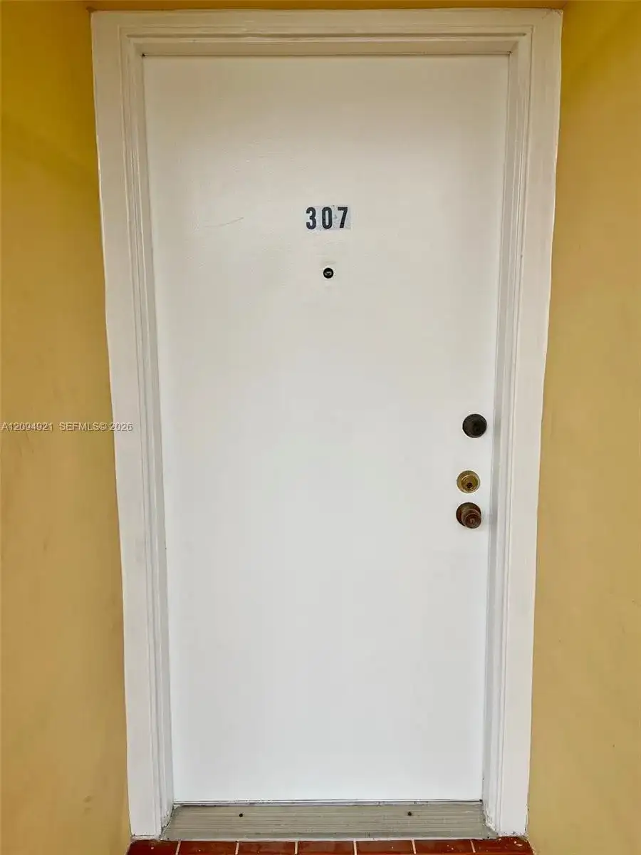 8881 Fontainebleau Blvd # 307, Miami FL 33172 photo 4