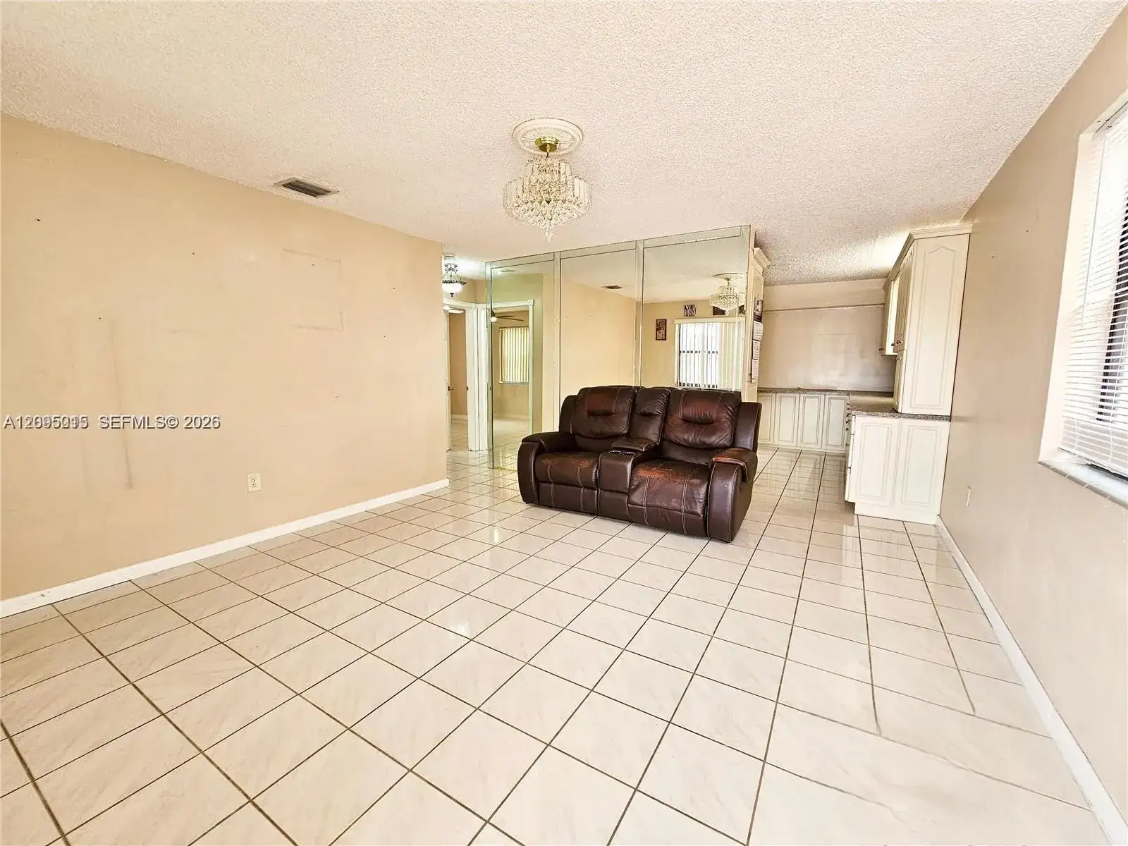 4596 E 8th Ct, Hialeah FL 33013 photo 3