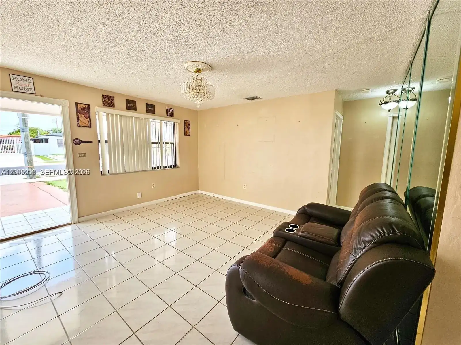 4596 E 8th Ct, Hialeah FL 33013 photo 4