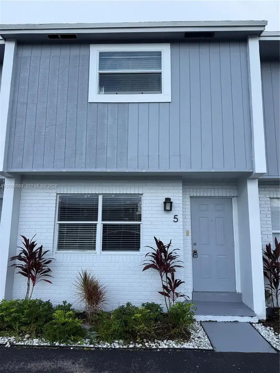 420 NE 18th Ave # 5, Homestead FL 33033 photo 2