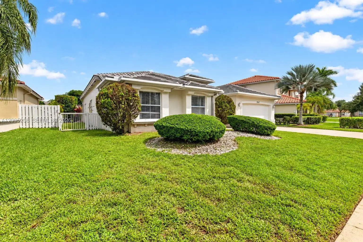 19367 NW 23rd St, Pembroke Pines FL 33029 photo 2