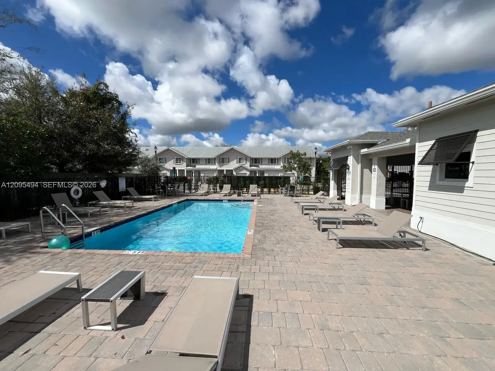 1675 SE 9th Ter, Homestead FL 33034 photo 2