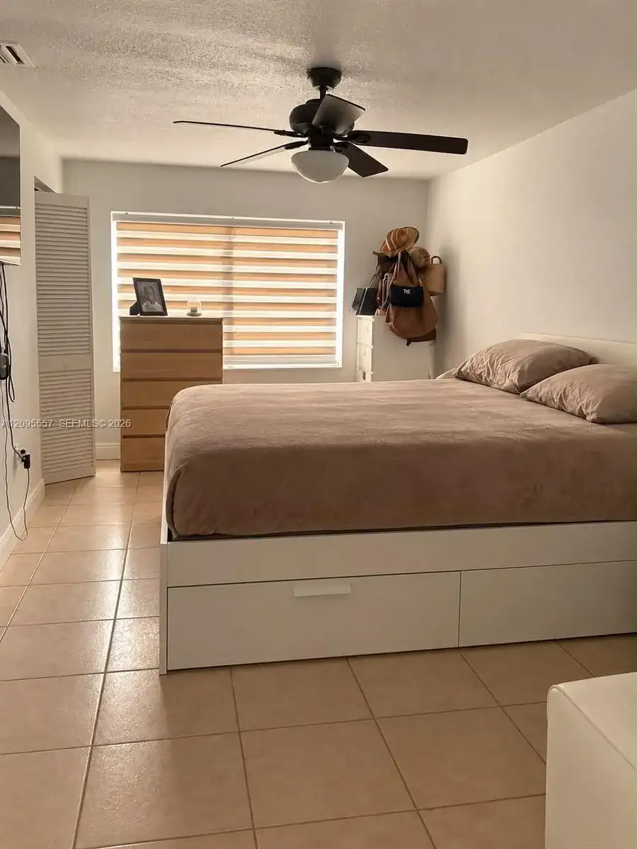 2451 NW 104th St, Miami FL 33147 photo 4