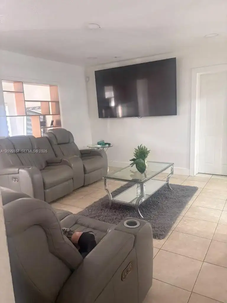 2451 NW 104th St, Miami FL 33147 photo 5