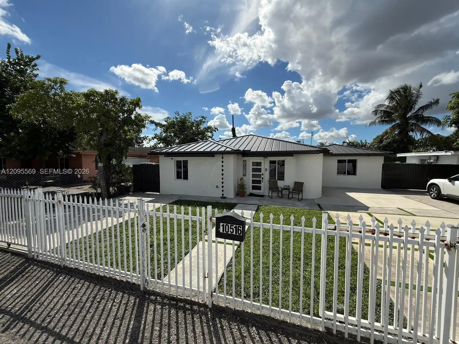 10516 NW 36th Pl, Miami FL 33147 photo 2