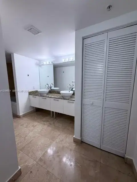 41 SE 5th St # 709, Miami FL 33131 photo 2