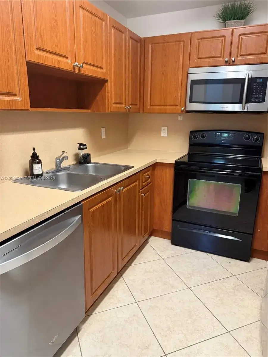 2321 Mariner Ct, Dania Beach FL 33312 photo 2