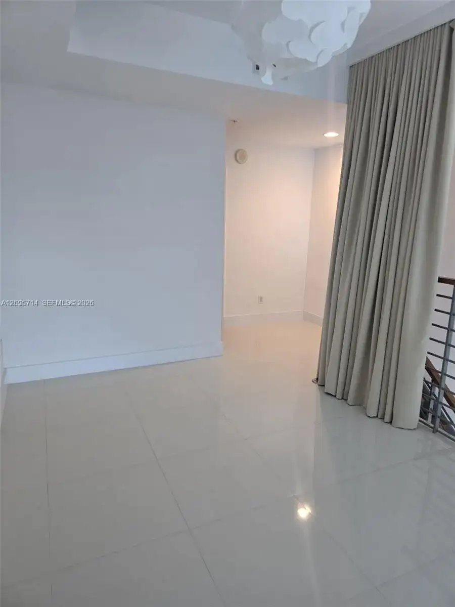 60 SW 13th St # 2416, Miami FL 33130 photo 2