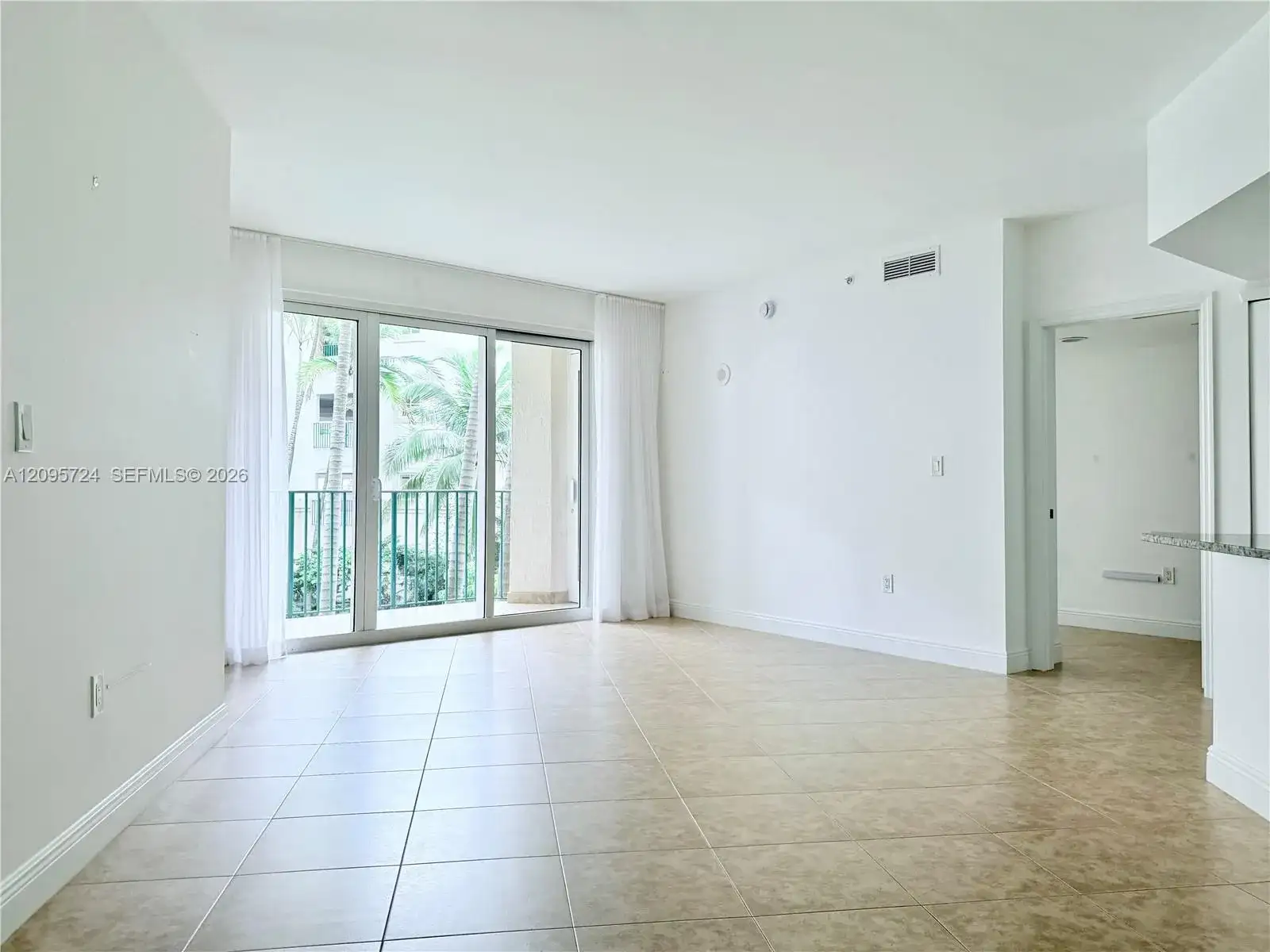 19900 E Country Club Dr # 216, Aventura FL 33180 photo 2