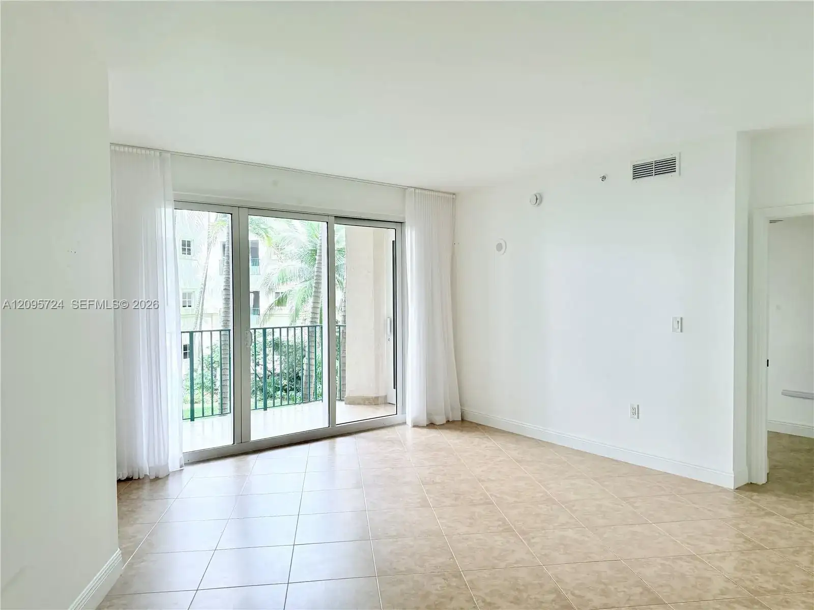 19900 E Country Club Dr # 216, Aventura FL 33180 photo 3