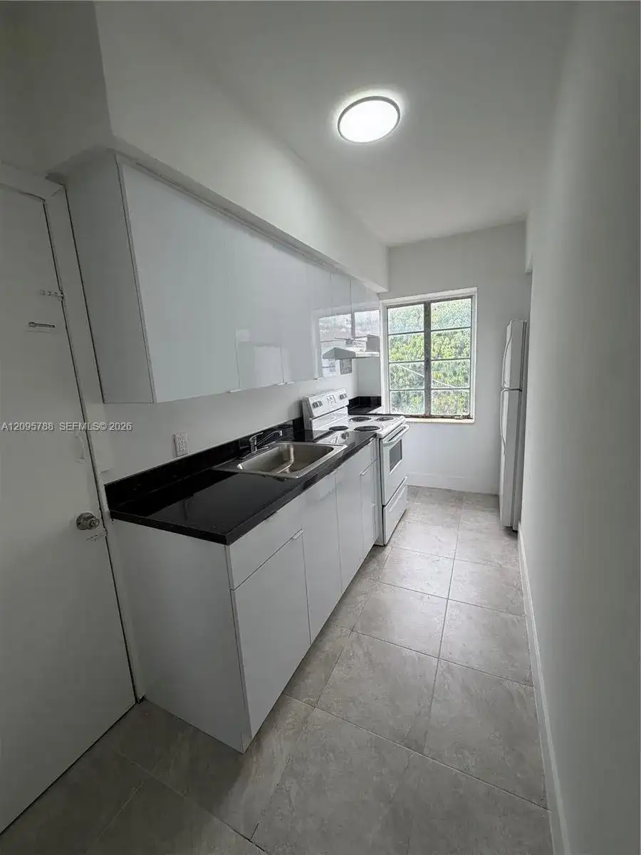 558 SW 7th St # 8, Miami FL 33130 photo 3
