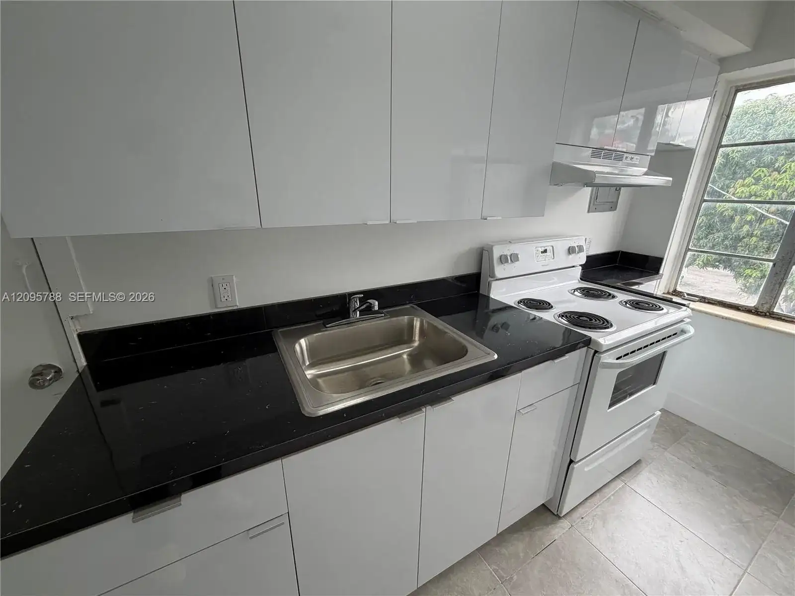 558 SW 7th St # 8, Miami FL 33130 photo 4