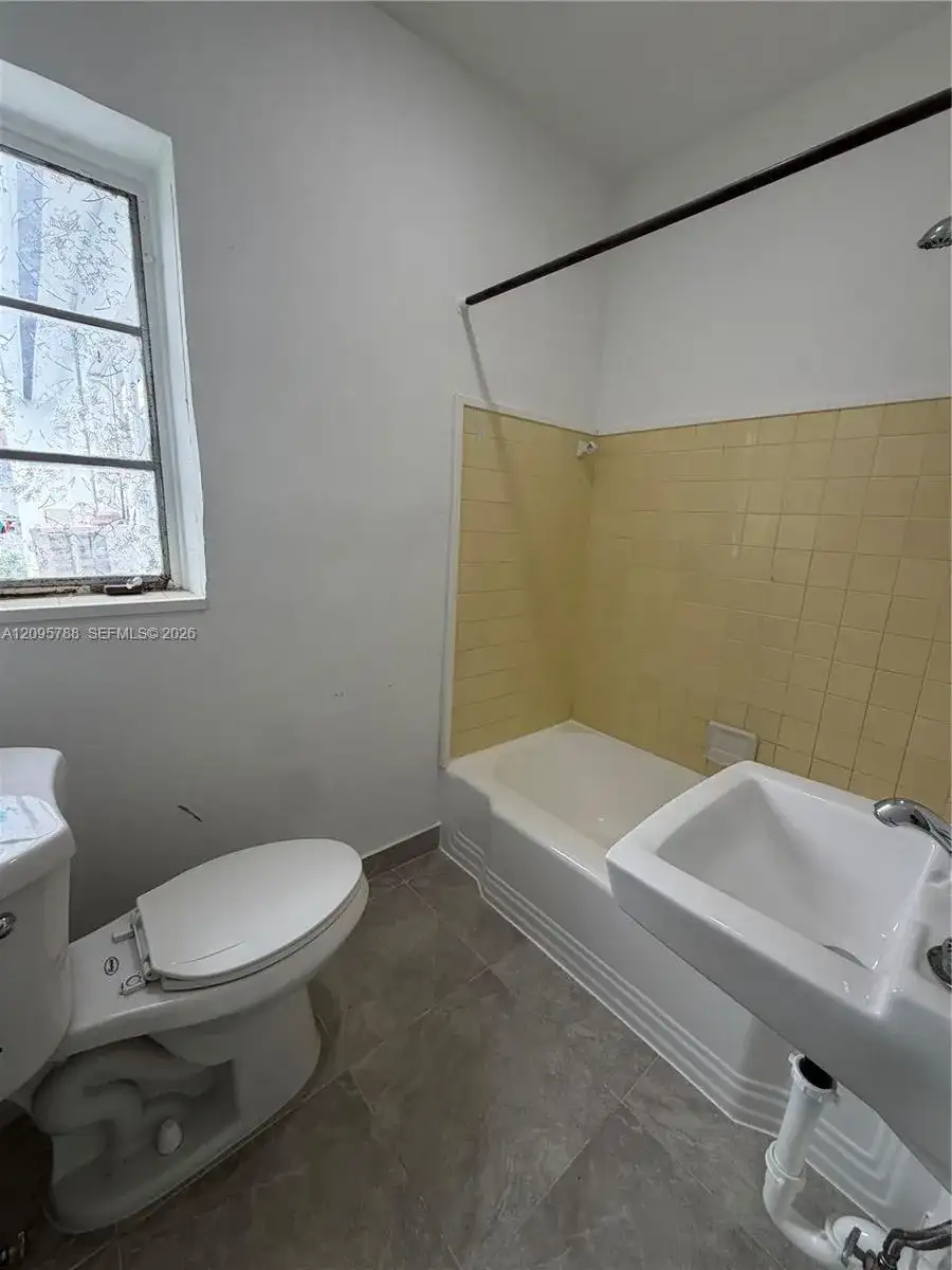 558 SW 7th St # 8, Miami FL 33130 photo 5
