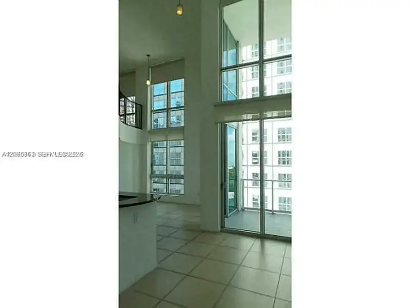 300 S Biscayne Blvd # 1034, Miami FL 33131 photo 3